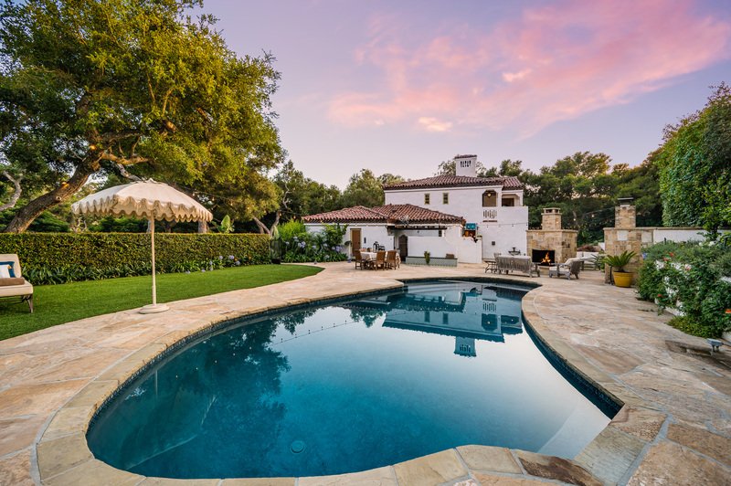 Esta residencia de 7 recamaras combina amplitud, diseño moderno y comodidad en cada espacio. en puebla